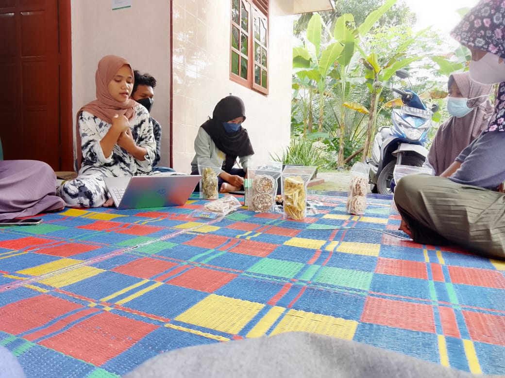 Fasilitasi dan Penyamaan Persepsi sebagai Langkah Awal Bussiness Branding UMKM Padukuhan Anjir